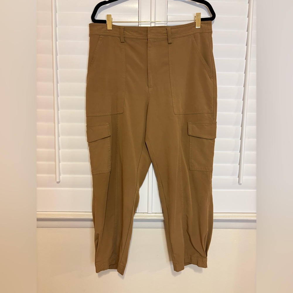 Banana Republic Women's Tan Cargo Joggers - Picture 2 of 9